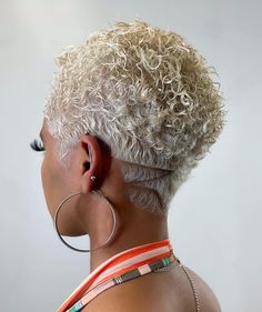 Cabello Afro Natural, Short White Hair, White Blonde Hair, Blonde Curly Hair