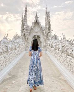 Wat Rong Khun - Chiang Ray
Thailand Bangkok Temple Outfit, Thailand Temple Outfit, White Temple Thailand, Bangkok Outfit, Pak Nam, Thailand Places, Wat Rong Khun, Chiang Mai Travel, Thailand Tour