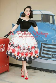 Le Palais Vintage Dresses, Fitted Rockabilly Dress For Retro-themed Events, Spring Rockabilly A-line Dress, Spring Retro-themed Pinup Dresses, Cabelo Pin Up, Fitted A-line Rockabilly Vintage Dress, Rockabilly Mode, Mode Rockabilly, Rockabilly Girl