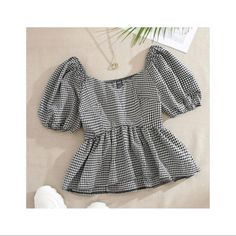 Brand New Shein Puff Sleeve Gingham Blouse Size M Ruffle Hem Blouse, Tops Shein, Gingham Top, Fashion Top Outfits, Fancy Tops, Salwar Kamiz, Fashion Tops Blouse, Trendy Dress Outfits, Trendy Fashion Tops