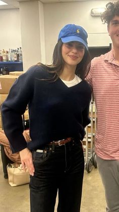 Outfit Inspo Kendall Jenner, Collared Shirt Under Sweater Outfit, Night Out Cold Weather Outfit, Kendall Jenner Style 2024, Kendall Jenner Outfits 2024, Kendall Jenner Fits, Hairstyle For Turtle Neck Outfit, Kendall Jenner 2024, Kendall Jenner Outfits Winter