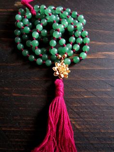 Lotus mala, 108 mala beads,Hand knotted mala,aventurine mala,lotus necklace,boho long tassel necklace,yoga jewelry Boho Tassels, Knotted Mala, Lotus Necklace, Long Tassel Necklace, Afrikaanse Mode, 108 Mala Beads, Idul Fitri