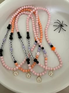 Halloween Friendship Bracelet Beads, Cute Halloween Jewelry, Halloween Bracelet Ideas, Halloween Necklaces, Halloween Preppy, Halloween Accessories Diy, Halloween Beaded Jewelry, Bracelet Maker, Jewels Diy