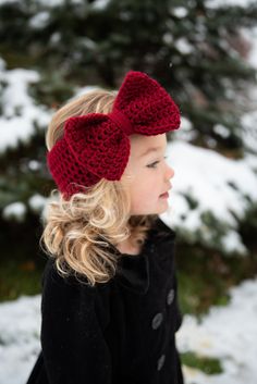 "Our girls bow headband is READY TO SHIP in our Toddler 2t-4t size. This adorable girl ear warmer is made in our cranberry color. This charming crochet bow ear warmer is handmade by me. Our bow headband is an adorable way to keep warm in style this winter. \"Ready to Ship\" items are mailed out within the next 2 business days. If being ordered with \"Made to Order\" items, all items will be shipped together once \"Made to Order\" item(s) have been completed. ♥ SIZING FOR CROCHET BOW HEADBAND / E Crochet Bow Pattern, Ear Warmer Pattern, Crochet Ear Warmer Pattern, Knitted Bow, Bandeau Au Crochet, Crochet Bow, Headband Crochet, Simple Headbands, Warm Headbands