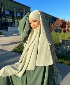 Khimar Style Muslim, Jilbab Outfits Aesthetic, Khimar Outfit, Khimar Outfits, Malay Hijab, Jilbab Outfits, Floral Hijab, Khimar Style, Khimar Hijab