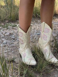 Botas Western, Mick Schumacher, Earth Goddess, Cowgirl Aesthetic, Shoe Inspo, Swag Shoes, Pretty Shoes, Dream Shoes, Video Editor