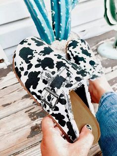 Cow Print Shoes, Western Shoes, Toe Slippers, Clog Slippers, Summer Pattern, Print Shoes, Country Outfits, Dog Stuff, Style Boho