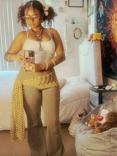 Earth Angel Aesthetic Outfits, Earthy Gym Outfit, Erykah Badu Inspired Outfits, Goddess Like Outfits, Earthy Jeans Outfit, Earthy College Outfits, Earthgirl Outfits, Greek Festival Outfit, Earthy Outfits Pants