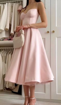 Mantyhose Çorap Pastel Pink Prom Dress, Midi Gown, Ball Gowns Evening, Looks Black, Grad Dresses, Elegant Outfit, Girly Girl