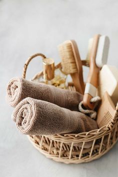 Brown Towel, Dry Body Brushing, Exfoliating Brush, Body Brushing, Bath Brushes, Home Spa, Dry Brushing, Bathroom Styling, Brushing