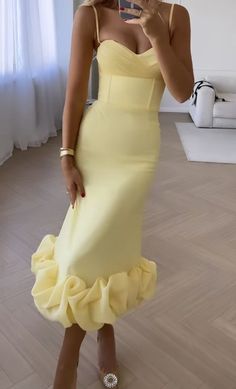 Long Wrap Dress, Gorgeous Prom Dresses, Hepburn Style, Chique Outfits, Beautiful Maxi Dresses, Long Sleeve Gown, Solid Color Dress, Elegant Dresses Long, Long Gown