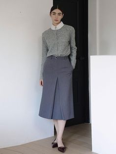 Composition : Outshell: 95%Polyester, 5%SpanColor : GrayCountry of Origin : Republic of Korea Modest Office Wear, Wardrobe List, Modest Mouse, Belt Skirt, Corporate Attire, Classy Fashion, Skirt Belt, Professional Fashion, Gray Skirt