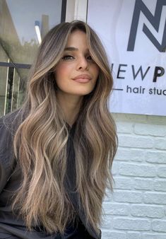 Wellness Girlie, Light Brunette Hair, Goldie Locks, Rambut Brunette, Bombshell Hair, Light Brunette, Brown Hair Looks, Brown Hair Inspo, Brunette Hair With Highlights