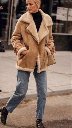 Winter Streetwear Outfits, Mode Inspo, Shearling Jacket, Looks Style, Winter Fashion Outfits