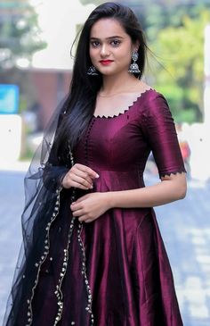 Churidhar Models For Wedding, Anarkali Dress Pattern Back Neck, Neck Designs For Gowns Indian, Anarkali Dress Neck Designs Pattern, Neck Designs For Anarkali Dresses, Long Frock Neck Designs, Long Churidar Designs Ideas, New Churidhar Models For Wedding, Flair Churidar Designs