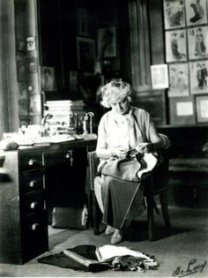 * Madeleine Vionnet dans son studio avenue Montaigne, vers 1930 Textiles Design, Annie Leibovitz, Adored Vintage, Mario Testino