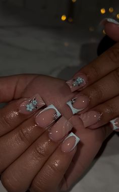 Shorts Nails Designs, Cute Nail Designs For Winter Short, Back To School Nail Ideas Square, Short Acrylic Nails Initial, Labour Nails, Short And Simple Nails, Cute Basic Nail Designs, Nail Designs With French Tip, Square Nails Flowers