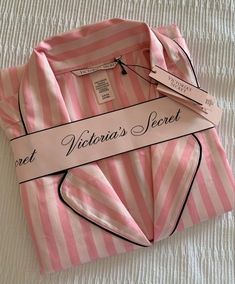 Profumo Victoria Secret, Stile Kendall Jenner, Pink Girly Things, Pink Vibes, Victoria Secrets, Birthday List, Birthday Wishlist, روتين العناية بالبشرة, Just Girl Things