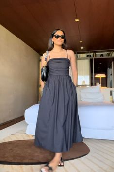 Classy Summer Dresses Midi, Black Summer Dresses Casual, Casual Summer Midi Dress, Midi Sundress Outfit, Midi Dress Summer Outfit, Black Strapless Dress Outfit Casual, Black Dress Ideas Casual, Stylish Clothes For Women Casual, Black Midi Dress Outfit Summer