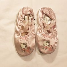 H&M Girls New Hello Kitty Ballet Slippers Size: 10-11.5m Fabric Upper Elastic Buy Them Now H&m Shoes, Ballet Slippers, Shoes Slippers, Me Too Shoes, Kids Shoes, Kids Shop, H&m, Hello Kitty, Slippers