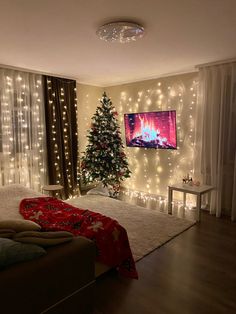 Делайте волщебство для себя почаще Holiday Room, Christmas Apartment, Future Apartment Decor, Christmas Decor Inspiration, Christmas Decorations Bedroom, Christmas Room Decor, Christmas Bedroom, Christmas Living Rooms, Apartment Decor Inspiration