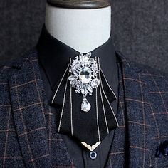 Costumes de bal pour hommes bleu clair noir crème costumes de fête de mariage couleur unie 3 pièces coupe ajustée double boutonnage six boutons 2024 de 2024 ? $124.99 Elegant Luxury Signet Ring With Pave Setting, Luxury Suits With Gold Buttons And Notch Lapel, Luxury Gold Suits With Notch Lapel, Luxury Elegant Slim Fit Suit And Tie Accessories, Luxury Suits With Intricate Embroidery For Grooms, Black Tuxedo Champagne Bow Tie, Luxury Suits With Intricate Embroidery For Groom, Luxury Patterned Suit And Tie Accessories For Formal Occasions, Luxury Gold Suit And Tie Accessories For Semi-formal Occasions