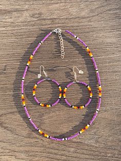 Beaded necklaces with beaded hoop earrings to make a perfect set made from glass seed beads. Custom, affordable western jewelry with extenders. ( Disclaimer: All items are uniquely crafted and created by GenZCreations. Our Items are NOT AUTHENTIC American Indian or Alaska Native American nor do they represent any Indian Tribe) Custom orders available, contact us here. The artisan work is handmade, so each piece is unique and may vary slightly from the picture, making each piece one of a kind. Beaded Earing Diy, Western Seed Bead Jewelry, Native American Seed Bead Patterns, Seed Beads Patterns, Bead Jewellery Making Ideas, Native American Jewelry Diy, Western Beaded Jewelry, Diy Western Jewelry, Western Jewelry Necklace