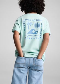 Camisetas de niño 2024 | MANGO España (Península y Baleares) Mom Junction, Surfs Up, Kids Swimming, Fashion Colours, Boys T Shirts, Summer Camp, Baby Wearing