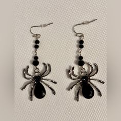 Spider Dangle Earrings Black Halloween Fall Costume Accessories Long Dangle Spider Pendant Earrings Brand New. Black. Length: 6.5cm Approximately. Style : Gothic, Punk, Halloween. Occasion: Halloween, Party, Festival, Holiday, Going Out, School, Work, Etc. * Ready To Ship Next Day * If You Are Interested In More Than One Item From My Store Please Message Me To Make A Bundle For You With Combined Shipping. New(#3) Handmade Dangle Earrings For Halloween, Handmade Dangle Halloween Jewelry, Beaded Spider Earrings, Wire Spider Earrings, Spider Earrings, Black Earrings Dangle, Diy Jewelry Unique, Black Halloween, Pendant Earrings