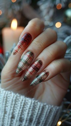 Xmas Nail Designs, Art Noel, Candy Cane Nails, Christmas Gel, December Nails, Red Christmas Nails, Festive Nail Art, Winter Nails Acrylic, Christmas Nails Easy