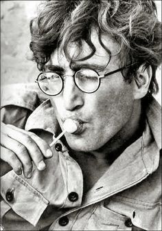 John Lennon John Lennon 70s, John Lennon Aesthetic, Stuart Sutcliffe, Man With Glasses, John Lenon, Sean Lennon, Lunch Smoothie, Teach Peace, Class Photos