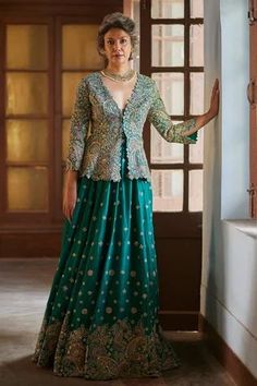 Shop for Mrunalini Rao Green Paisley Embroidered Jacket Lehenga Set for Women Online at Aza Fashions Lehenga Design From Saree, Lehnga With Jacket Blouse Designs, Jacket Blouse Designs For Lehenga, Lehenga From Saree Designs, Jacket On Lehenga, Jacket Blouse Designs For Saree, Blouse Patterns For Lehenga, Silk Jackets For Women, Mrunalini Rao Lehenga