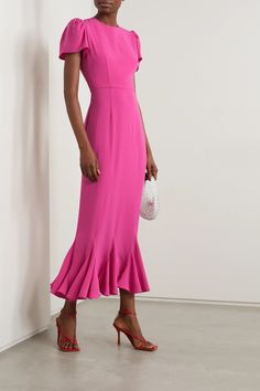 Crepe Midi Dress, Designer Maxi Dress, Designer Gowns, Fancy Dresses, Net A Porter, Look Fashion, Classy Outfits, Wedding Guest Dress, Dress Collection