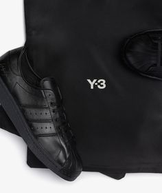 Born from a forward-thinking collaboration, adidas Y-3 merges the innovative spirit of adidas with the avant-garde design of Yohji Yamamoto. This brand reimagines sportswear into something sophisticated and unexpected, paving the future of fashion with every collection.Step into a new era of style with the adidas Y-3 Superstar, a highlight of the Fall/Winter 2024 collection. This iconic adidas Superstar model, renowned for its timeless appeal and enduring comfort, gets a luxury makeover. Crafted Sneakers Adidas, Elegante Casual, Comme Des Garcons Play, Fall Winter 2024, Chuck 70, Bank Card, Sportswear Brand, Sports Brands, Yohji Yamamoto