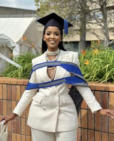 Black College Grad Aesthetic, Graduation Suit Outfit For Women, Blazer Outfits For Women Graduation, Graduation Dress Inspo 2023, Graduation Suit Ideas For Women, Pant Suit Graduation Outfit, Suits For Graduation Girl, Graduation Outfit Ideas Suit Women