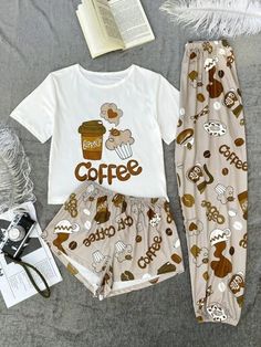 Conjunto de pijama top con estampado de letra y dibujo con shorts con pantalones | Moda de Mujer | SHEIN México 3 Piece Pajama Sets Women, Cute Pj Sets, Plus Size Pyjamas, Womens Pj Sets, Graphic Print Top, Plus Lingerie