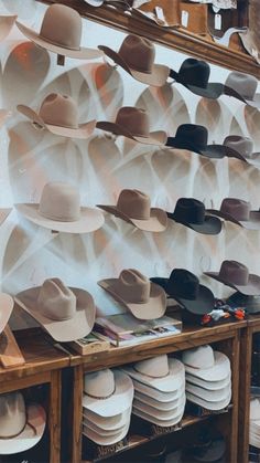 Clean Western Aesthetic, Cowboy Photography, Foto Cowgirl, Hat Bar, Cowboy Romance, Cowboy Aesthetic, Farm Lifestyle, Western Life, Cowgirl Aesthetic