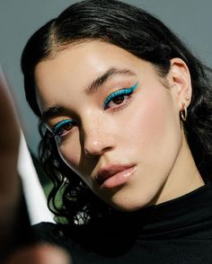 Editorial Make-up, Pastel Makeup, Makeup Sephora, Make Up Inspiration, Makeup Hacks, Foto Poses, Eyeliner Looks, Blue Eyeshadow, Make Up Looks