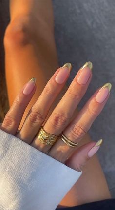 Oval Nails Gold, Gold French Tip, Nails Oval, Gold Nail Designs, Nails Gold, Edge Nails, White French Tip, Tip Nails, Oval Nails