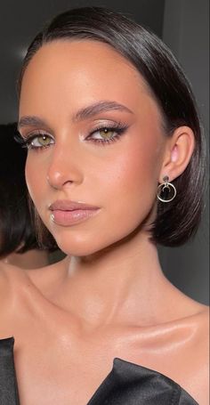 Makeup Brunette Green Eyes, Hazel Eye Bridal Makeup, Neutral Eye Makeup Green Eyes, Makeup For A Pink Dress Night, Natural Makeup With Dark Eyes, Night Wedding Makeup Guest, Make Up For Wedding Guest Green Eyes, Black Dress Wedding Makeup, Wedding Makeup Inspo Brown Eyes