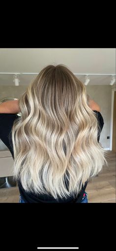 Blonde Balayage With Natural Roots, Half Head Of Highlights Blondes, Half Head Balayage Blonde, Blonde Half Head Foils, Half A Head Of Highlights Blondes, Half Head Blonde Highlights, Half A Head Of Foils, Half A Head Of Highlights, Half Head Highlights Blonde