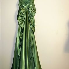 Formal Hi-Low Mermaid Gownnwotembellished With Rhinestones Around Strapsvery Longsimply Elegantolive Green Green Dresses For Hoco, Dresses For Hoco, Y2k Prom Dress, Green Y2k, Vintage Green Dress, Jade Dress, Garden Chic, Green Galaxy, Cache Dress