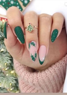 La Nails, Christmas Gel Nails, Nails Christmas, New Year's Nails, Xmas Nails, Green Nails, Photo Reference