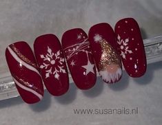 Nail Design Christmas Holiday, Cute Holiday Nails Winter, Christmas Nail Art Designs 2022, Nail Art Natale, Nails Christmas 2022, Christmas Nail Designs 2022, Winter Gel Nails Ideas, Red Nails Holiday, Christmas Nails Art Designs