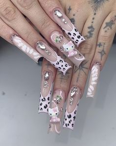 ig: thenailkingpin Sanrio Nails, Hello Kitty Nails, Protective Hairstyles Braids, Pretty Gel Nails, Unique Acrylic Nails, Bling Acrylic Nails, Luxury Nails, Dope Nails, Cute Acrylic Nails