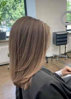 Brown Straight Hair, Brown Hair Inspo, Brunette Hair With Highlights, Brown Hair With Blonde Highlights, Brown Hair Balayage, Highlights Brown Hair, Haircuts Straight Hair, Hair Inspiration Color, Hair Inspo Color