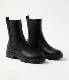 Trendy Boots For Women, Boots For Petite Women, Lug Sole Chelsea Boots, Lug Boots, Boots And Leggings, Lug Sole Boots, Trendy Boots, Chelsea Boots Women, Black Chelsea Boots