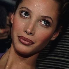 christy turlington ―୨୧⋆ ˚supermodel aesthetic ―୨୧⋆ ˚90s model ―୨୧⋆ ˚ Christy Turlington Aesthetic, 90s It Girl Aesthetic, 90s Glamour Aesthetic, Christy Turlington Outfits, 90s Diva Aesthetic, 90s Model Make Up, Famous Makeup Looks, 90s Aesthetic Women, 90s Makeup Aesthetic