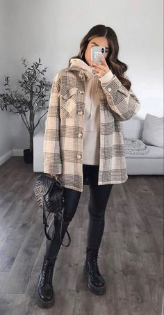 Cute
Casual
Schools
2021
Back to school
Boys
Flannel
Cold weather
Leggings Stylish Fall Outfits, Outfit Chic, Easy Winter Outfit, Trendy Fall Outfits, Casual Winter Outfits, Autumn Outfit