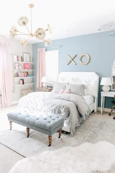 Ocean Blue Accent Wall, Girls Bedroom Blue Walls, Blue Teen Bedrooms, Blue Teen Girl Bedroom, Blue Girls Rooms, Blue Accent Wall, Girls Blue Bedroom, Ideas Habitaciones, Teen Rooms